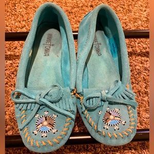 Minnetonka turquoise hand beaded moccasins in size 7